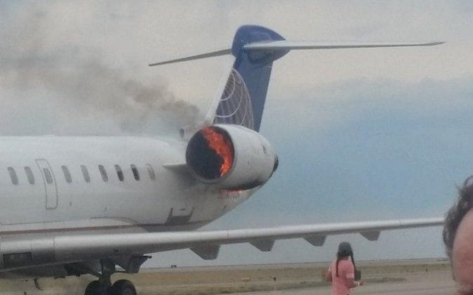В Колорадо самолет приземлился в аэропорту с горящим двигателем