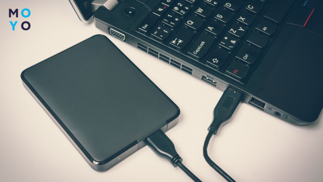 Чому власники ноутбуків частіше вибирають портативні SSD замість флешок