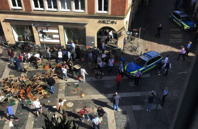 У Німеччині автомобіль в'їхав у натовп, є загиблі і травмовані