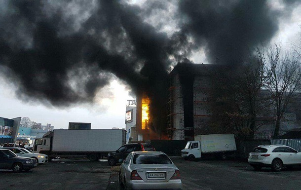 В Киеве горел торговый центр, - ФОТО
