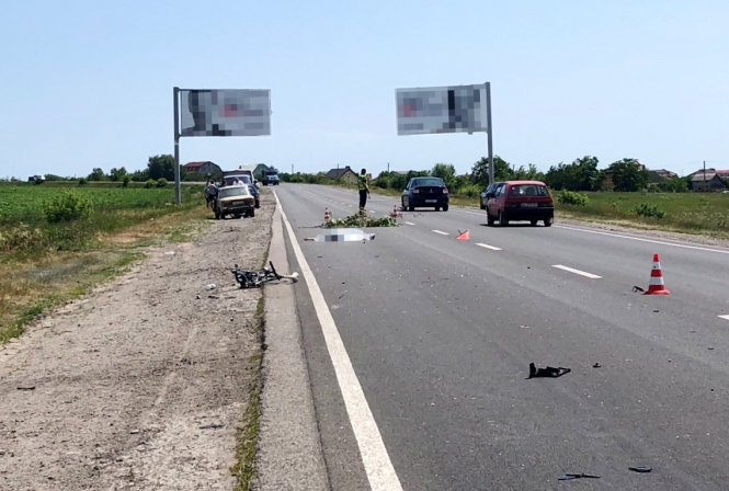 Под Харьковом водитель наехал на велосипедистов: один человек погиб, двое в больнице