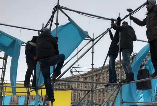 Полиция задержала двух участников акции в Киеве за демонтаж конструкций на Майдане