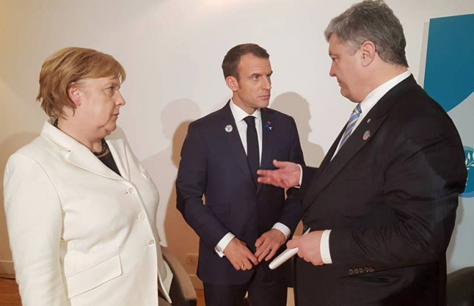Порошенко проводит переговоры с Меркель и Макрона по выборам в оккупированном Донбассе