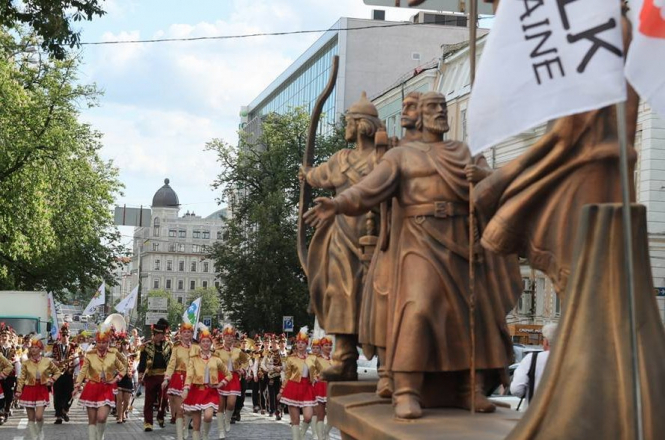 Ко Дню Киева в столице состоялась театрализованное шествие, - ФОТО