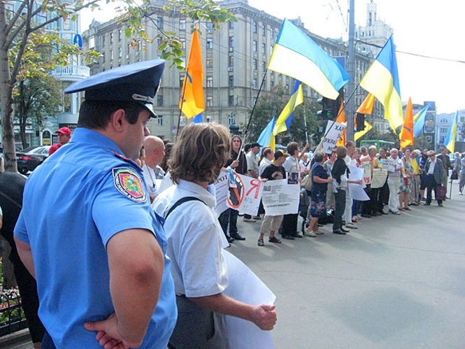 Парламент відклав розгляд скандального законопроекту про мирні зібрання