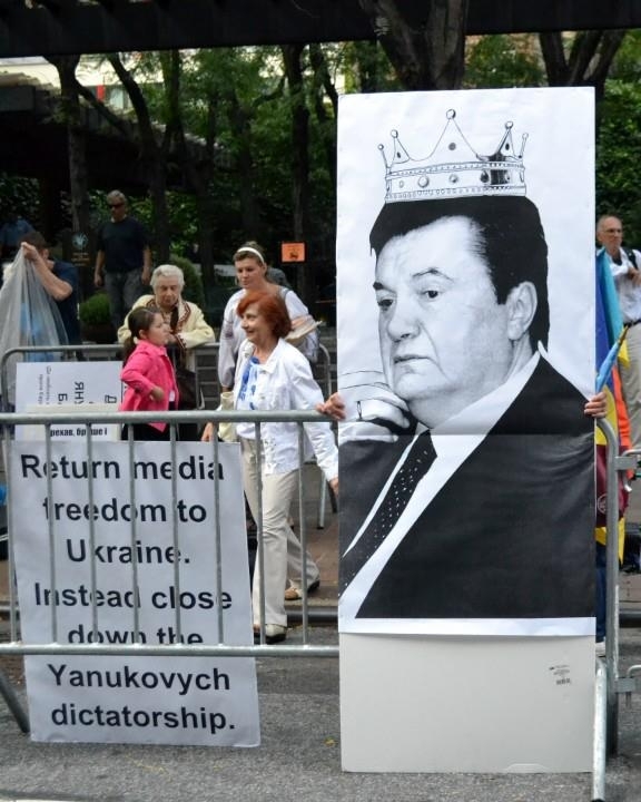 У Нью-Йорку потоптали Януковича 