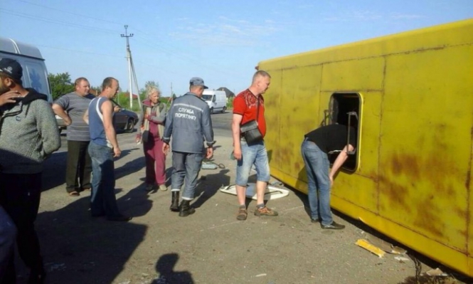 На Запоріжжі маршрутка зіткнулася з автобусом: 32 постраждалих