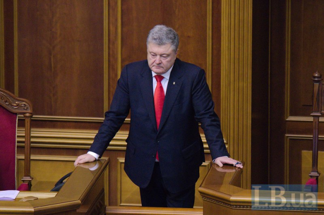 Суддя Окружного адмінсуду Києва позивається проти Порошенка
