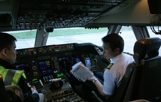 Російським пілотам дозволили використовувати  iPad замість паперових карт