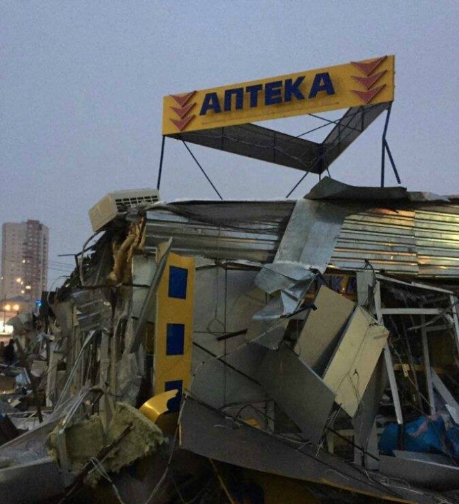 У Києві трактори рознесли ринок на Оболоні