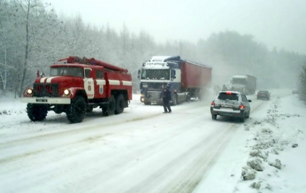 Великогабаритним вантажівкам знову заборонили в'їжджати до Києва через негоду