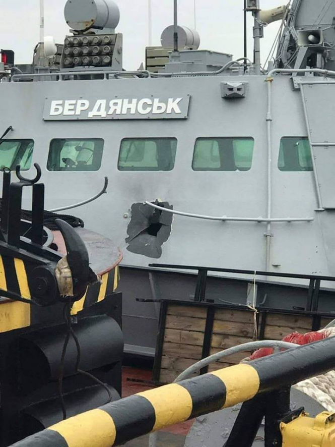 В ФСБ говорят, что украинские моряки получили ранения от обшивки корабля