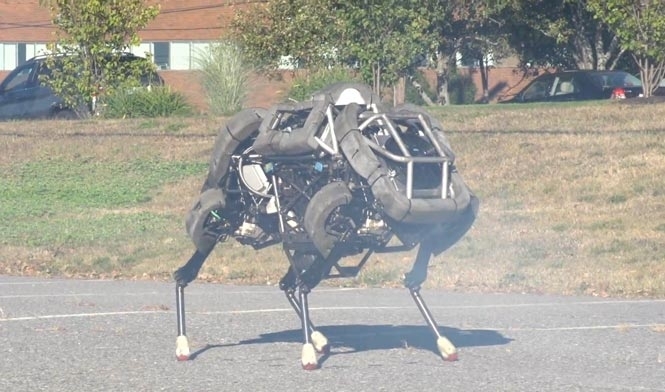 Найшвидший чотириногий робот WildCat вибіг з лабораторії (відео)