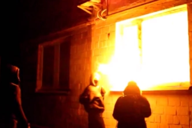 У Києві невідомі підпалили офіс КПУ, - відео