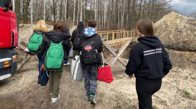 Україна повернула 13 дітей з окупованих територій