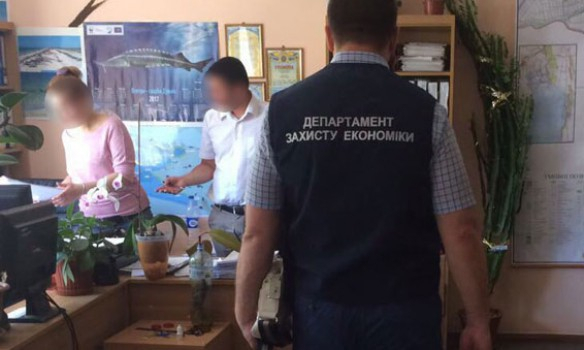 На Одещині посадовців Державної екологічної інспекції викрили на хабарництві