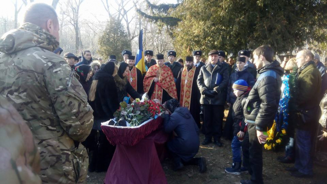 В Киеве попрощались с бойцом Проводенком, над телом которого издевались террористы