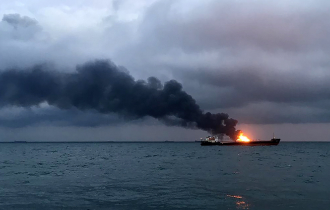Загиблих під час пожежі на суднах у районі Керченської протоки вже 14