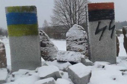 На Львовщине неизвестные разрушили памятник полякам, убитым в Гуте Пеняцкой, - ОБНОВЛЕНО