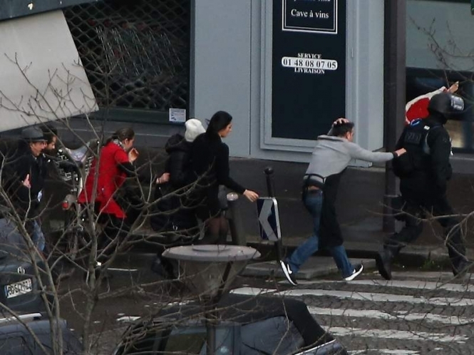 В освобожденном от террориста магазине в Париже обнаружили тела четырех заложников