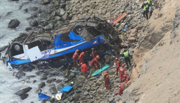 Жертвами аварии в Перу стали около 50 человек