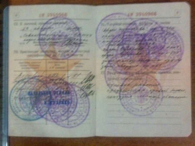 Правоохоронці знайшли російські документи терористів, які втекли з Сєвєродонецька, - фото