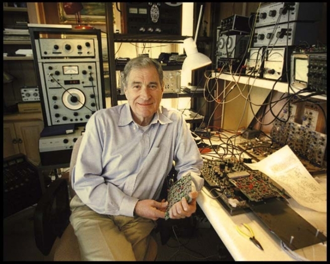Помер творець технології об’ємного звуку Рей Долбі