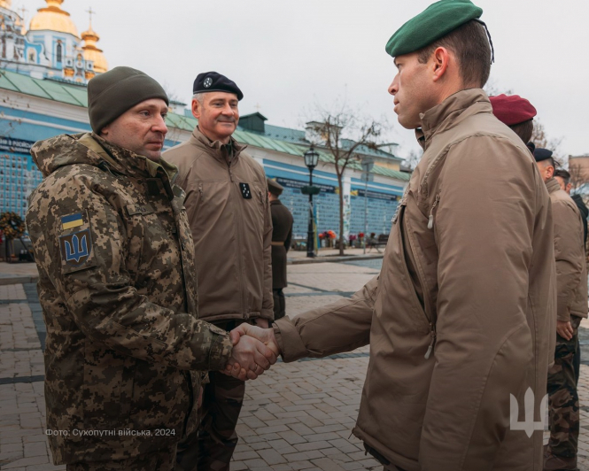 В Україну на кілька днів приїздив командувач Сухопутних сил Франції