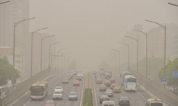 Мощная пылевая буря накрыла Пекин - ФОТО