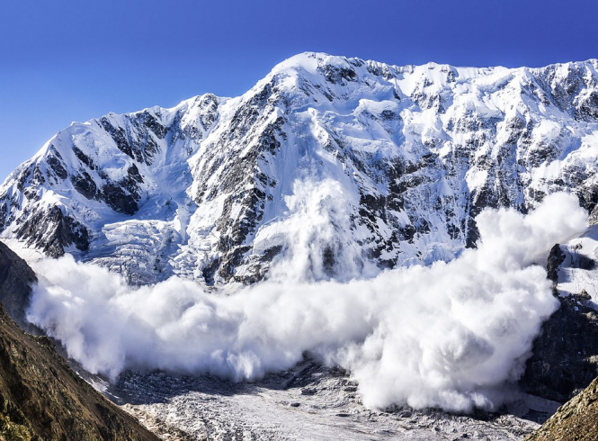 В Австрии снежная лавина накрыла туристов, есть погибшие
