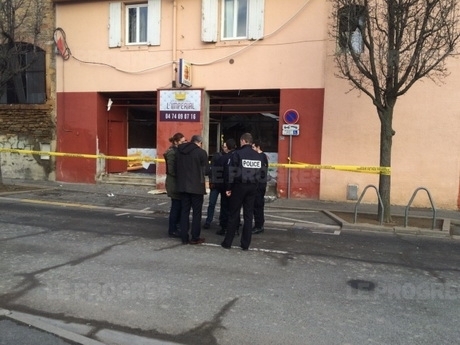 На сході Франції біля мечеті стався вибух