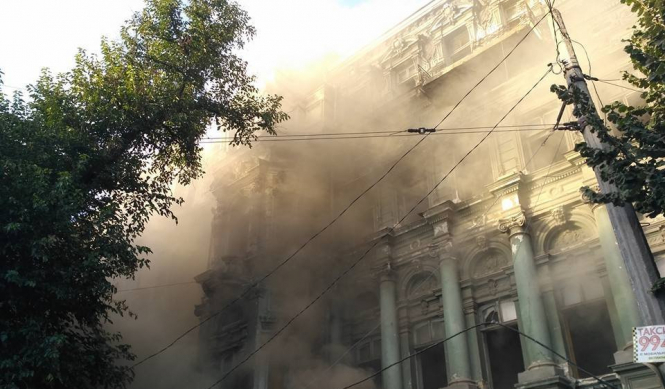 В Одесі горить історичний будинок ХІХ століття, – ФОТО, ВІДЕО