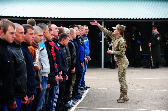 Порошенко увеличил сроки призыва в армию в 2018 году
