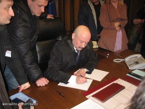 Проросійські активісти змусили новопризначеного губернатора Луганська подати у відставку