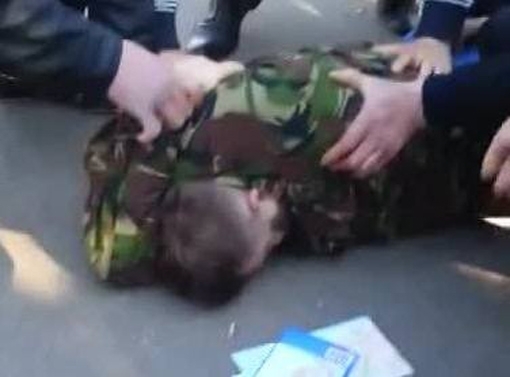 У Миколаєві ополченці затримали озброєного координатора сепаратистів, - відео