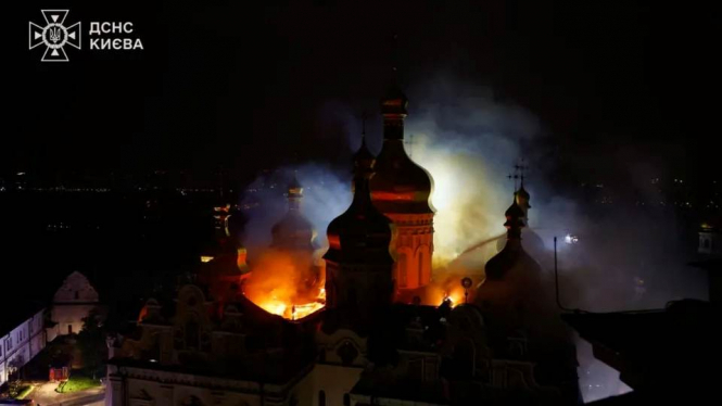 росія провела чергову комбіновану атаку. Пошкоджені Лавра і численні житлові будинки
