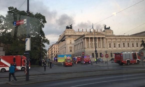 Пожар в Вене: горит здание парламента