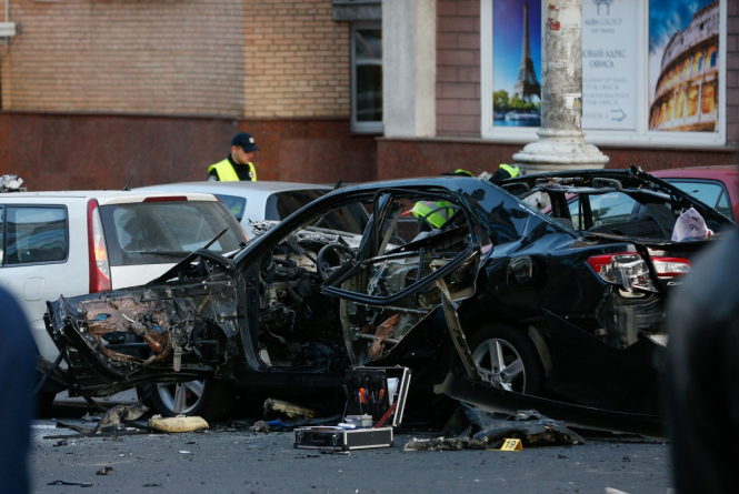 Очевидці зафіксували вибух автомобіля у центрі Києва, - ВІДЕО (+18)
