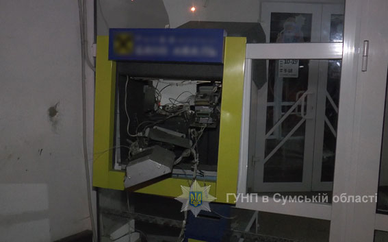 В Сумах преступники взорвали банкомат и похитили деньги