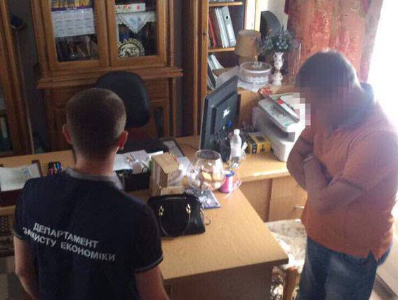 В Хмельницкой области чиновника облсовета задержали на взятке в $ 50 тыс