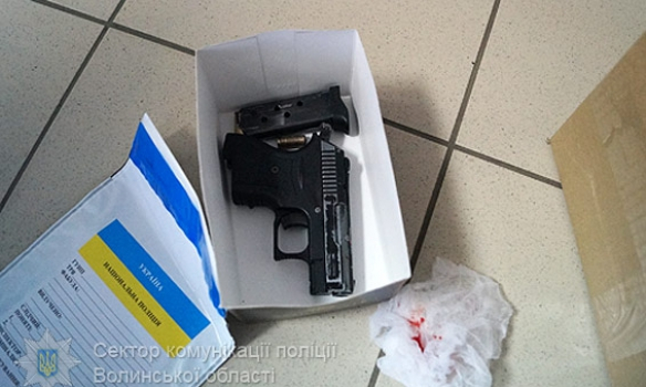 В Луцке полиция применила оружие, чтобы задержали вооруженных грабителей