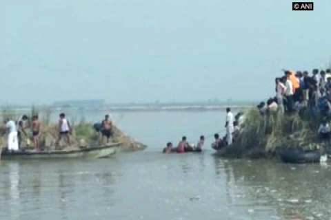 В Индии перевернулась лодка: 19 погибших