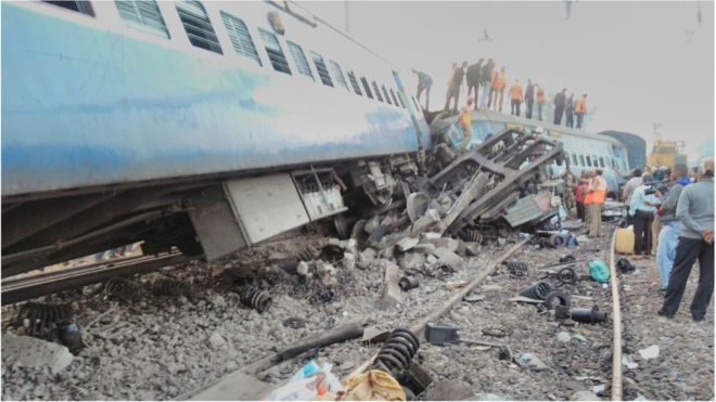 В Индии поезд сошел с рельсов: 26 человек погибли