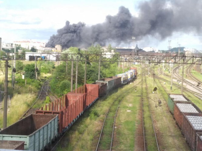 Во Львове загорелось локомотивное депо у вокзала, - ФОТО