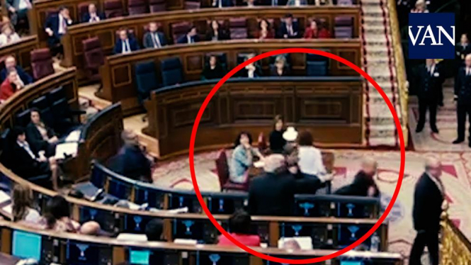 Глава МИД Испании заявил, что каталонский депутат плюнул в него, - ВИДЕО