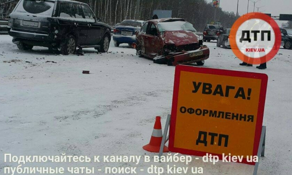 Масштабне ДТП в Києві: п'ять автомобілів розбито