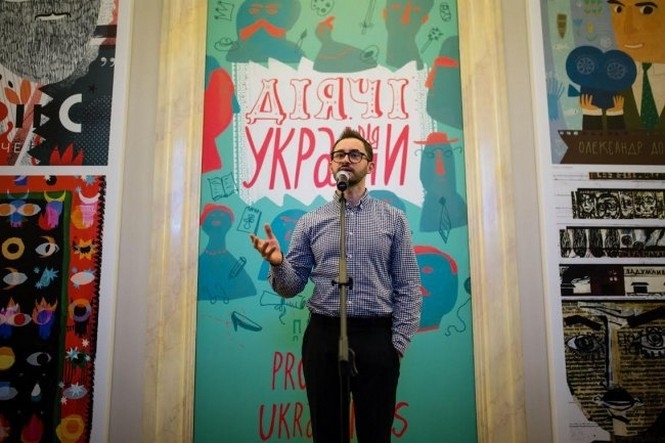 У будівлі Адміністрації Президента відкрили галерею про видатних українців, - фото