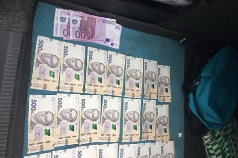 Слідчого київської поліції затримали за вимагання $10 тис. - ФОТО

