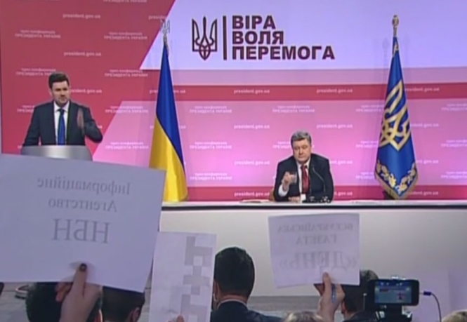 Порошенко підписав закон про відмову від позаблоковості: Україна має відповідати стандартам ЄС і НАТО