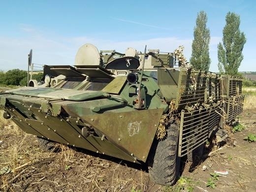 Украинские военные подбили российский БТР, - фото